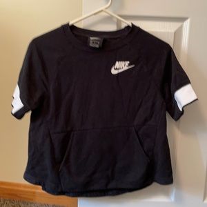 Girls size medium Nike shirt sleeved sweatshirt with front pocket